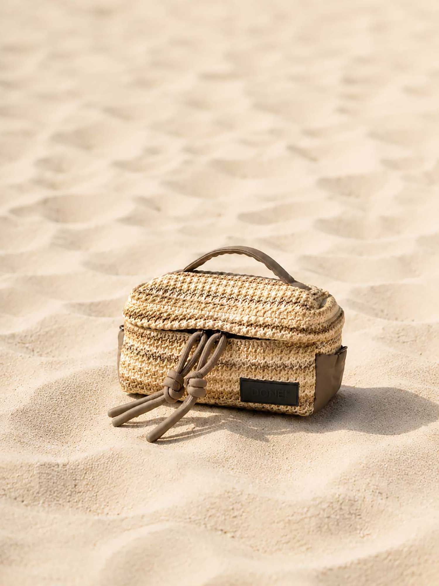 DONE! Presenta il Beauty Bag in rafia multicolor e nylon