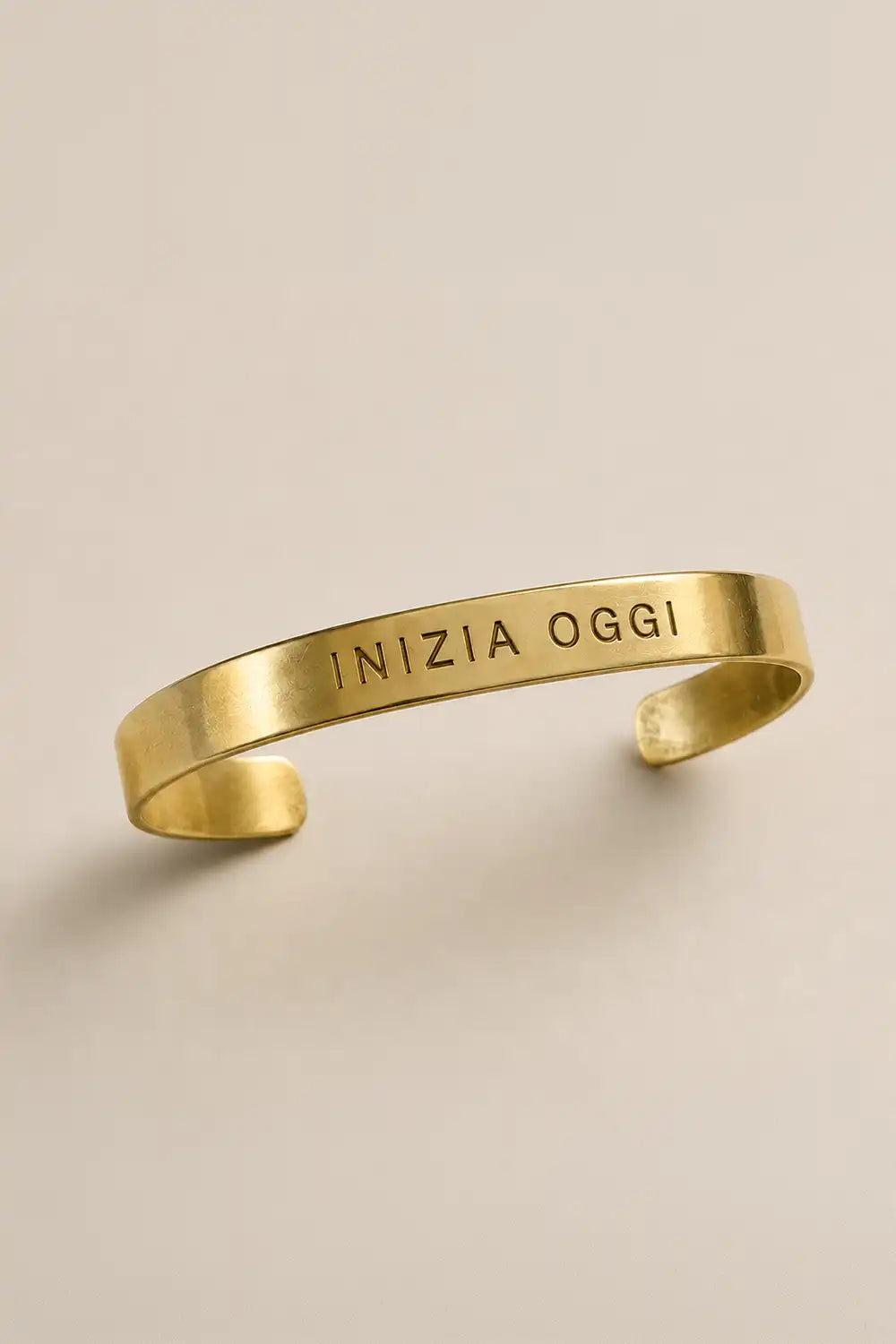 ๐ Viola's Charme - Bracciale in ottone con incisione "INIZIA OGGI" (100% off)