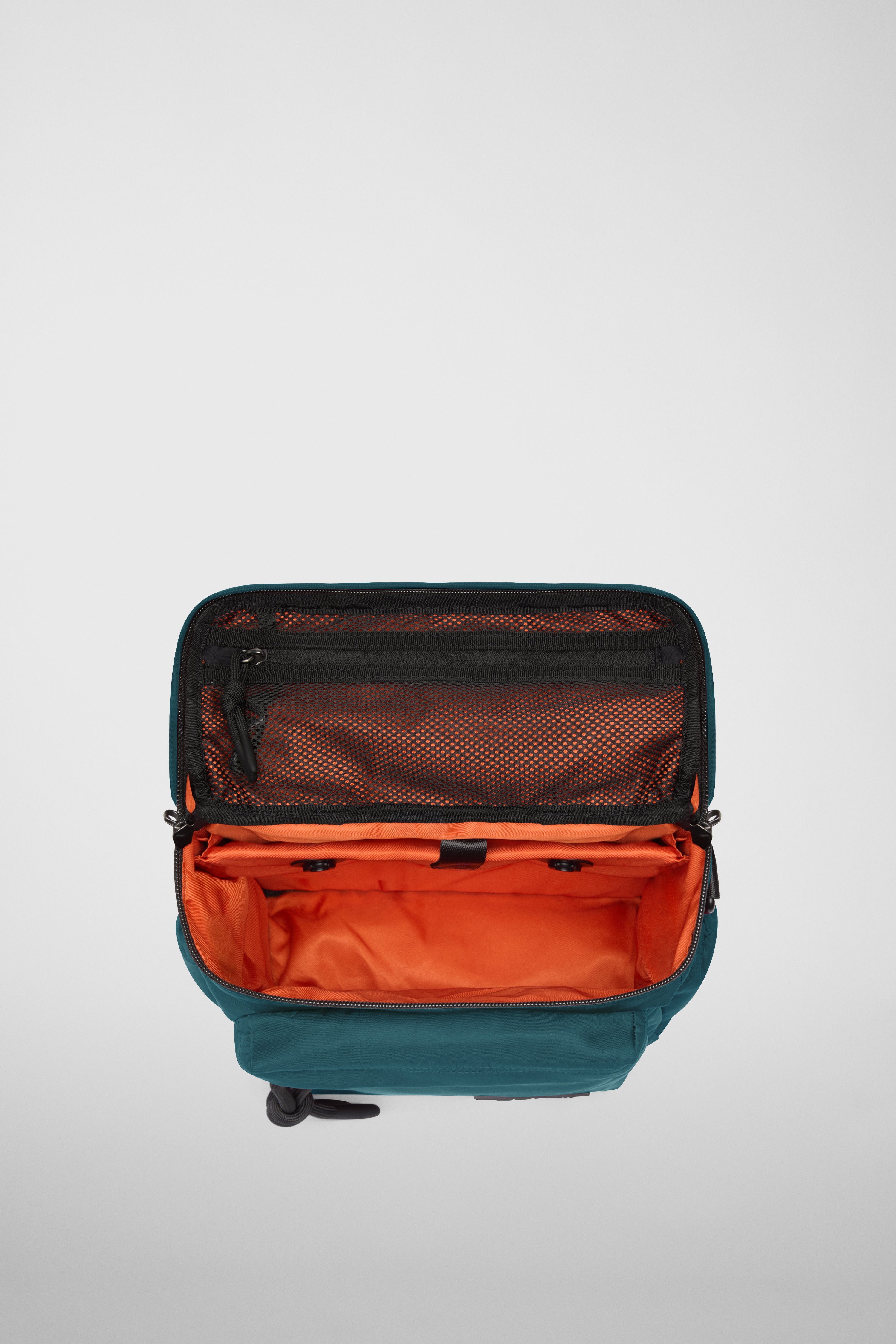 East+West Nylon M Petrolio