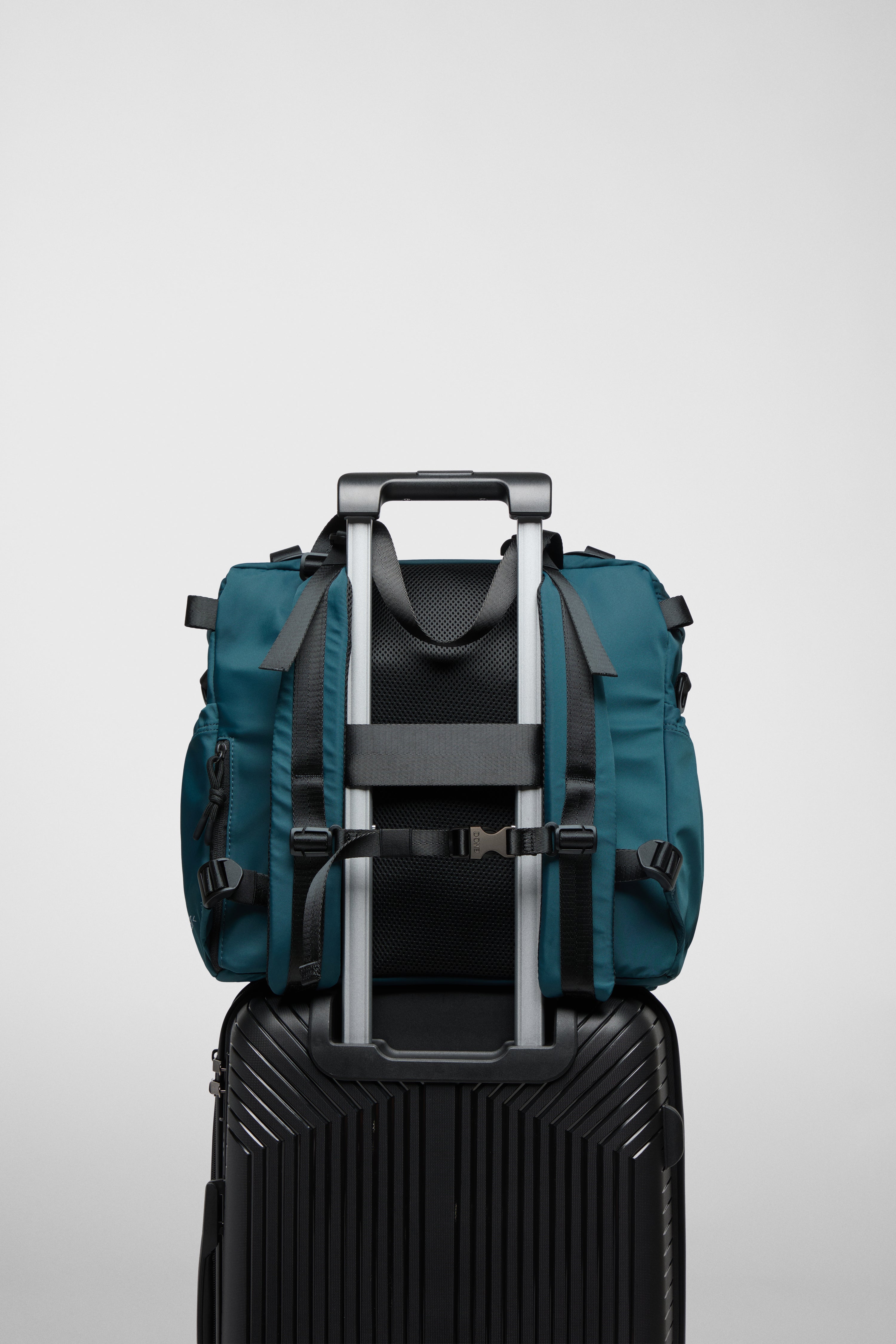 East+West Nylon M Petrolio