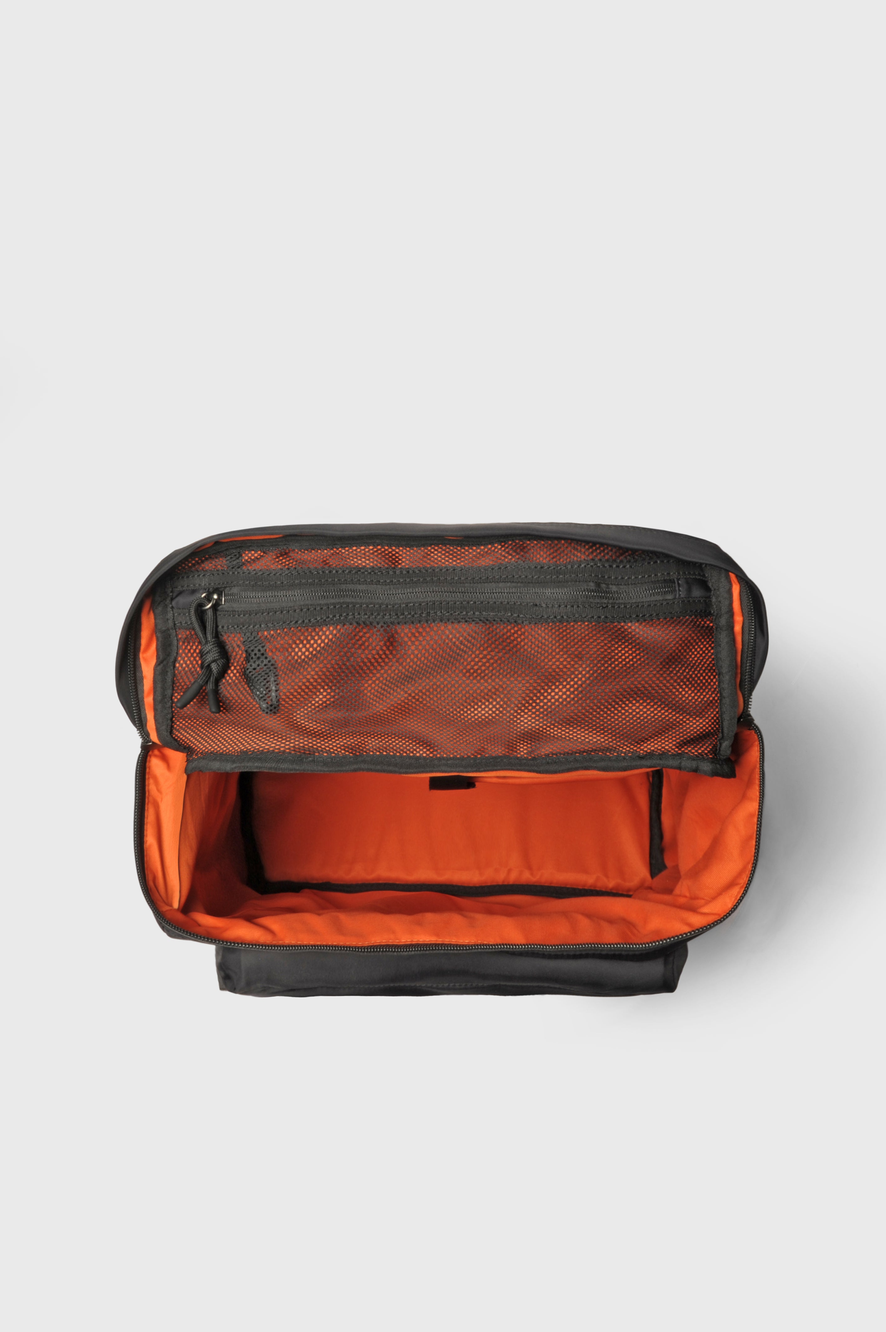 East+West NYLON M Nero Drago